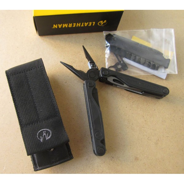 Мультитул Leatherman Charge Plus Black 832601 + клипса, кольцо, биты, чехол