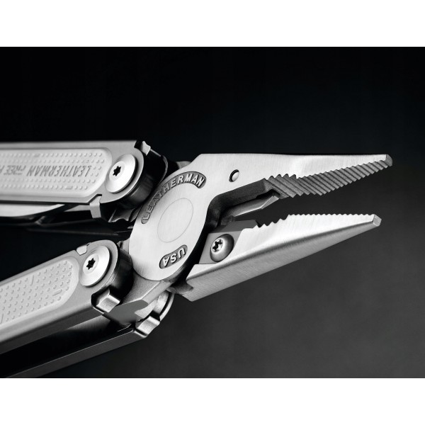 Мультитул Leatherman Free P4 832642 + чехол